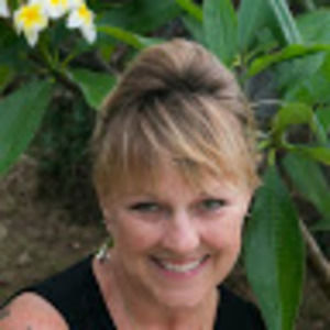 Meet your Posher, Lois